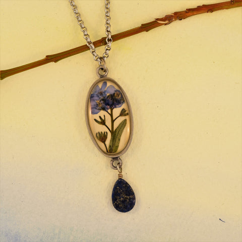 Oval Pendant Necklace with Forget-Me-Not